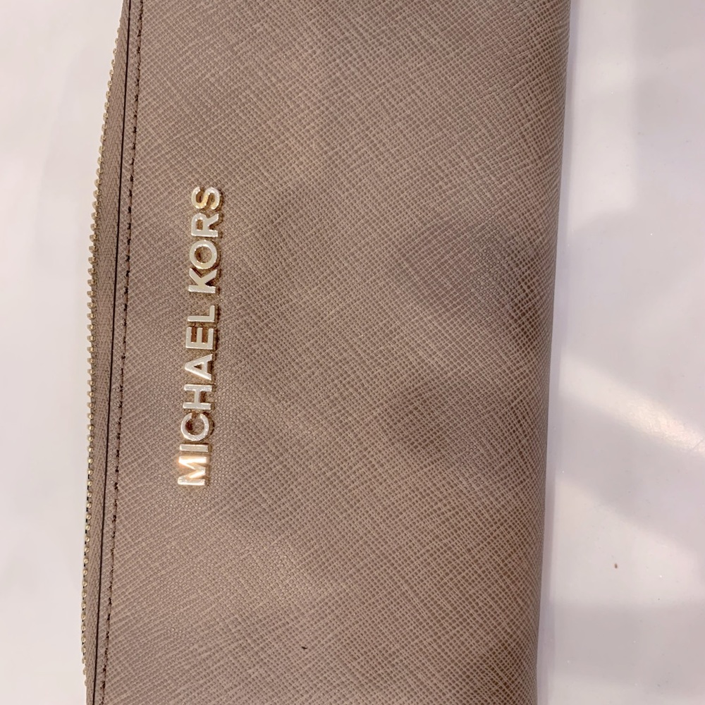 Michael Kors wallet. 7 inch long. Great condition, lots of room.